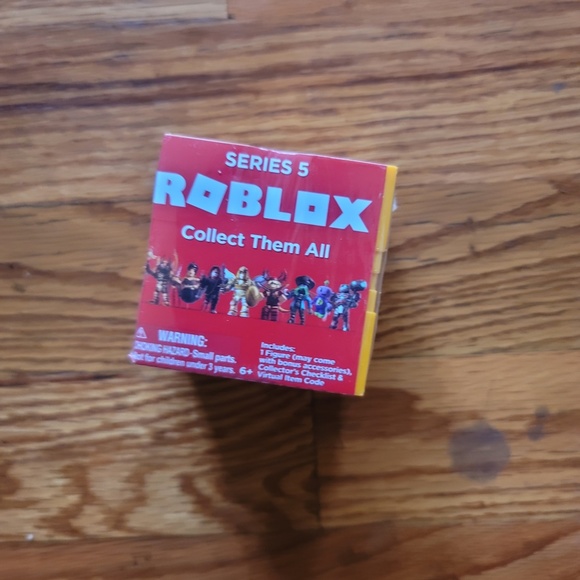 ROBLOX Series 5 Blind Box Sealed - Includes 1 Exclusive Virtual Item. Figure Too - Picture 3 of 3